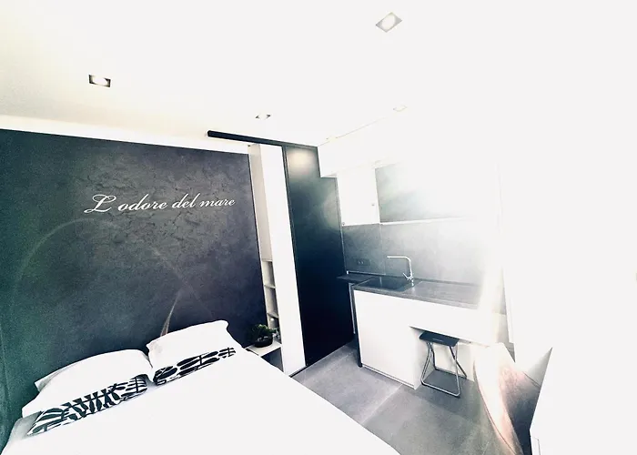 Apartment Lodore del Mare by sea